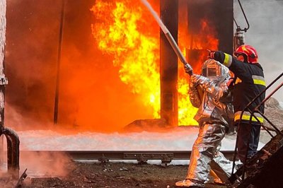 Рятувальники, атака РФ, пожежа Рятувальники, атака РФ, пожежа