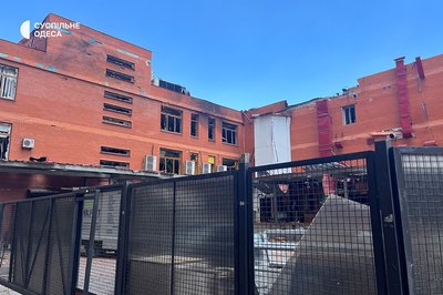 Будівля без вікон після ракетної атаки, Одеса Будівля без вікон після ракетної атаки, Одеса