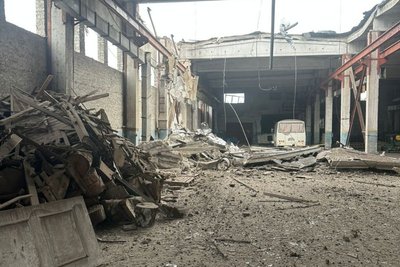 Підприємство у Лозовій після атаки безпілотників Підприємство у Лозовій після атаки безпілотників