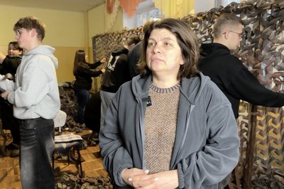 Понад три тисячі сіток за три роки: як у Луцьку "Вишківські павучки" допомагають військовим Понад три тисячі сіток за три роки: як у Луцьку "Вишківські павучки" допомагають військовим