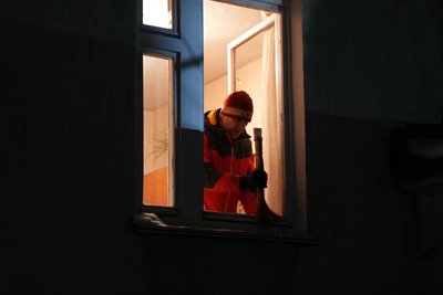 Влучання у сумському дворі: очевидці розповіли про російський удар Влучання у сумському дворі: очевидці розповіли про російський удар