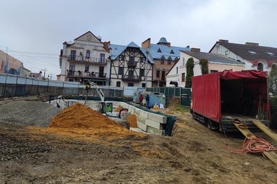 Прокуратура в Луцьку з'ясовує законність будівельних робіт на Кафедральній Прокуратура в Луцьку з'ясовує законність будівельних робіт на Кафедральній