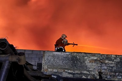Вночі в Житомирі виникла пожежа на підприємстві на площі 1000 квадратних метрів, де зберігають горючі матеріали Вночі в Житомирі виникла пожежа на підприємстві на площі 1000 квадратних метрів, де зберігають горючі матеріали