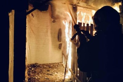 Сім пожеж за добу — в одній із громад на Житомирщині місцеві жителі гасили вогонь разом із рятувальниками Сім пожеж за добу — в одній із громад на Житомирщині місцеві жителі гасили вогонь разом із рятувальниками