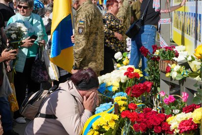 У День Героїв у Житомирі освятили 15 стенд із 60 портретами загиблих за Україну воїнів У День Героїв у Житомирі освятили 15 стенд із 60 портретами загиблих за Україну воїнів