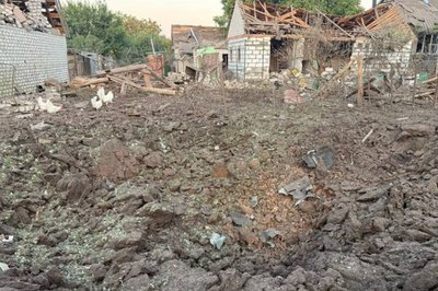РФ атакувала Ізюм, вирва РФ атакувала Ізюм, вирва
