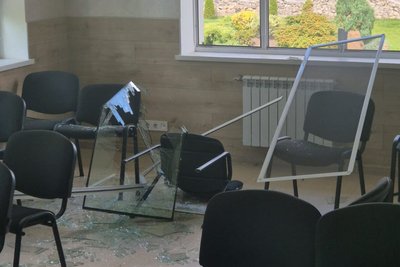 У Тростянці внаслідок вибухів є пошкодження майна: рятувальники шукають вибухонебезпечні предмети У Тростянці внаслідок вибухів є пошкодження майна: рятувальники шукають вибухонебезпечні предмети