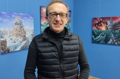 Війна у жанрі сюрреалізму: в Житомирському краєзнавчому музеї представили картини Олександра Михальчука Війна у жанрі сюрреалізму: в Житомирському краєзнавчому музеї представили картини Олександра Михальчука