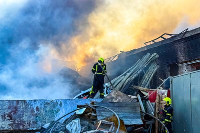 В Олександрії на Кіровоградщині горіли склади для зберігання соняшника В Олександрії на Кіровоградщині горіли склади для зберігання соняшника