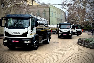 Одеса отримала від Японії вантажівку та автоцистерни Одеса отримала від Японії вантажівку та автоцистерни