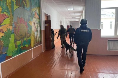 Ірпінський ліцей отримав лист із погрозами: дітей евакуювали Ірпінський ліцей отримав лист із погрозами: дітей евакуювали