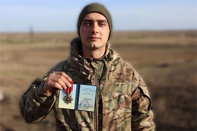 На Одещині 10 гвардійців отримали відзнаки від Залужного На Одещині 10 гвардійців отримали відзнаки від Залужного