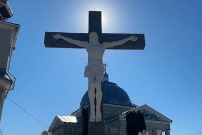 На Рівненщині священник перетворив церковне подвір'я в музей На Рівненщині священник перетворив церковне подвір'я в музей