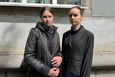 На Житомирщині попрощалися з трьома дітьми, які загинули внаслідок удару армії РФ На Житомирщині попрощалися з трьома дітьми, які загинули внаслідок удару армії РФ