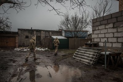 У пошуках житла для військових, капелану допомагають волонтери та командири підрозділів, які відповідають за подібні задачі, грудень 2022 року. У пошуках житла для військових, капелану допомагають волонтери та командири підрозділів, які відповідають за подібні задачі, грудень 2022 року.