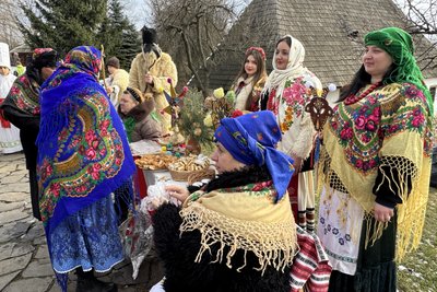 В ужгородському скансені проходить фестиваль "Коляди у старому селі" В ужгородському скансені проходить фестиваль "Коляди у старому селі"