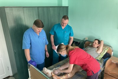 "Ми сказали, що їх вивезли, а насправді пацієнти знаходились тут". Херсонські лікарі розповіли, як працювали в окупації "Ми сказали, що їх вивезли, а насправді пацієнти знаходились тут". Херсонські лікарі розповіли, як працювали в окупації