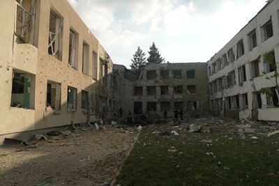 Двоє людей загинуло через удар авіабомб по Сумах Двоє людей загинуло через удар авіабомб по Сумах