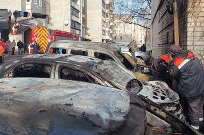 У Житомирі у дворі багатоповерхівки горіли 4 авто — що трапилося У Житомирі у дворі багатоповерхівки горіли 4 авто — що трапилося
