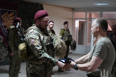 Головнокомандувач ЗСУ нагородив воїнів житомирської 95 бригади Головнокомандувач ЗСУ нагородив воїнів житомирської 95 бригади