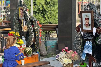 В Житомирі вшанували пам'ять полеглих захисників України В Житомирі вшанували пам'ять полеглих захисників України