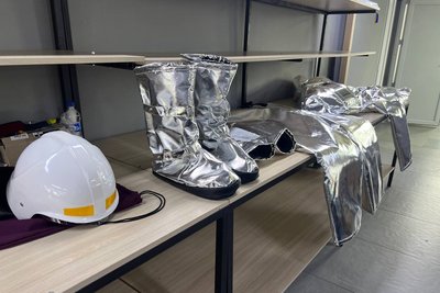 "Це для них захист": у Вінниці релоковане підприємство шиє костюми для пожежників "Це для них захист": у Вінниці релоковане підприємство шиє костюми для пожежників