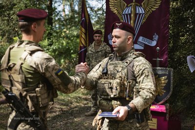 Десантникам житомирської 95 бригади ДШВ ЗСУ вручили нагороди Десантникам житомирської 95 бригади ДШВ ЗСУ вручили нагороди
