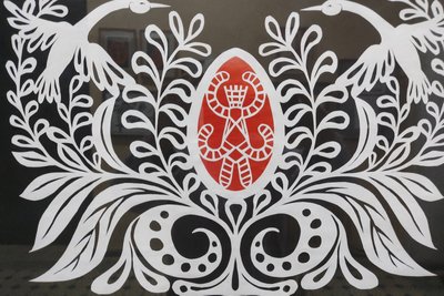 "Великодній кошик візерунків" — житомирська мисткиня представила персональну виставку витинанок "Великодній кошик візерунків" — житомирська мисткиня представила персональну виставку витинанок