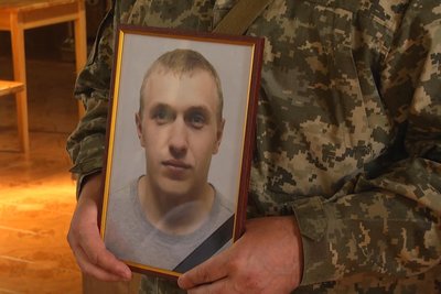 У Хмельницькому попрощалися із двома загиблими захисниками — Сергієм Катруком та Олексієм Чернобаєм У Хмельницькому попрощалися із двома загиблими захисниками — Сергієм Катруком та Олексієм Чернобаєм