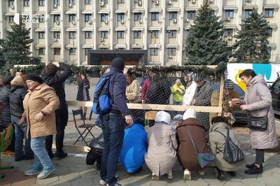 В Одесі волонтери мітингували біля ОВА: вимагають повернути їм приміщення В Одесі волонтери мітингували біля ОВА: вимагають повернути їм приміщення
