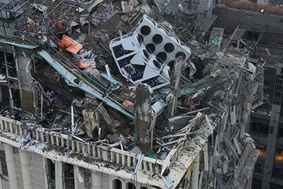 Ракетна атака на Київ: уламки впали в кількох районах, є загиблий та постраждалі Ракетна атака на Київ: уламки впали в кількох районах, є загиблий та постраждалі