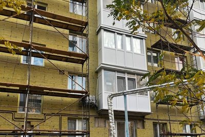 У Миколаєві утеплюють будинок, пошкоджений внаслідок ракетної атаки У Миколаєві утеплюють будинок, пошкоджений внаслідок ракетної атаки