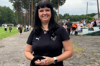 Мами юних футболістів із Рівненщини змагалися у благодійному турнірі "Я — мама футболіста" Мами юних футболістів із Рівненщини змагалися у благодійному турнірі "Я — мама футболіста"