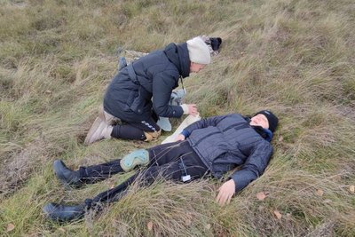 Стріляли, долали мінні пастки та рятували поранених — у громаді на Житомирщині цивільних навчали азам нацспротиву Стріляли, долали мінні пастки та рятували поранених — у громаді на Житомирщині цивільних навчали азам нацспротиву