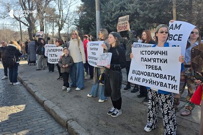 "Не дамо знищити Одесу": біля пошкодженої пам’ятки архітектури відбулася акція "Не дамо знищити Одесу": біля пошкодженої пам’ятки архітектури відбулася акція