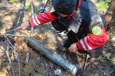 Залишки "Граду" у Києві: піротехніки виявили частини від боєприпасів Залишки "Граду" у Києві: піротехніки виявили частини від боєприпасів