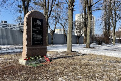 У Харкові вшанували загиблих під час теракту біля Палацу спорту У Харкові вшанували загиблих під час теракту біля Палацу спорту
