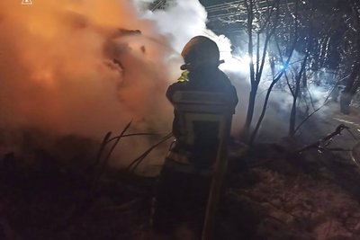 Горіла квартира у багатоповерхівці у громаді на Житомирщині — тіло 58-річного господаря сусіди винесли на сходи Горіла квартира у багатоповерхівці у громаді на Житомирщині — тіло 58-річного господаря сусіди винесли на сходи