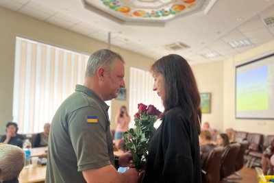 У Житомирі родинам загиблих військових передали державні нагороди У Житомирі родинам загиблих військових передали державні нагороди