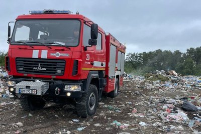 Горіло сміттєзвалище на Житомирщині — пожежу гасили понад 13 годин Горіло сміттєзвалище на Житомирщині — пожежу гасили понад 13 годин