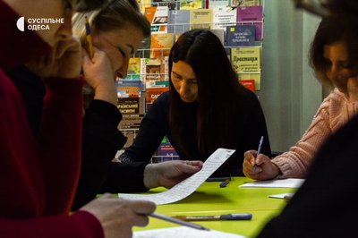 В Одесі провели Всеукраїнський радіодиктант у катакомбах В Одесі провели Всеукраїнський радіодиктант у катакомбах