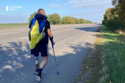 Ветеран російсько-української війни без ноги вирушив з Одеси до Карпат, щоб зібрати гроші для побратимів Ветеран російсько-української війни без ноги вирушив з Одеси до Карпат, щоб зібрати гроші для побратимів