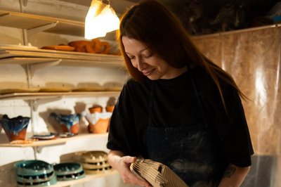 Квадроцикли зі слов'янської глини, мистецький перформанс про трагедію Маріупольського драмтеатру та мурали єдності Квадроцикли зі слов'янської глини, мистецький перформанс про трагедію Маріупольського драмтеатру та мурали єдності