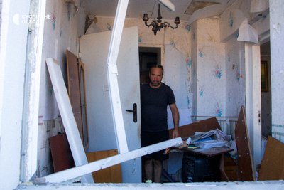 "Побачив ікону, взяв у руки й просто вистрибнув у вікно". Фоторепортаж з обстріляної Затоки на Одещині "Побачив ікону, взяв у руки й просто вистрибнув у вікно". Фоторепортаж з обстріляної Затоки на Одещині