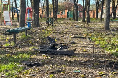 У Сумах БпЛА влучив біля дитячого майданчика У Сумах БпЛА влучив біля дитячого майданчика
