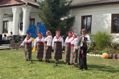 Варили борщ і донатили на ЗСУ — на Житомирщині влштували гастрофест "Білий Борщ і не тільки" Варили борщ і донатили на ЗСУ — на Житомирщині влштували гастрофест "Білий Борщ і не тільки"