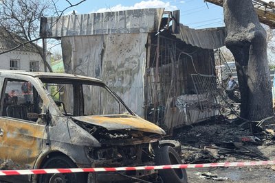 Кіоск, який згорів через влучання російського БпЛА у Новобаварському районі Харкова, 7 травня 2026 року Кіоск, який згорів через влучання російського БпЛА у Новобаварському районі Харкова, 7 травня 2026 року