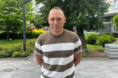 Борщівник у парку в центрі Житомира — чому це небезпечно і коли його приберуть