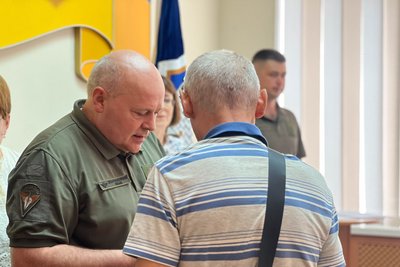 У Житомирі рідним загиблих у боях за Україну воїнів передали державні нагороди