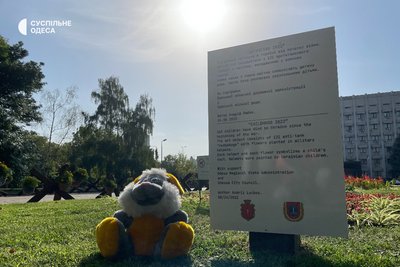 Чорнобривці та протитанкові їжі: в Одесі створили інсталяцію, присвячену дітям, яких вбила російська армія Чорнобривці та протитанкові їжі: в Одесі створили інсталяцію, присвячену дітям, яких вбила російська армія